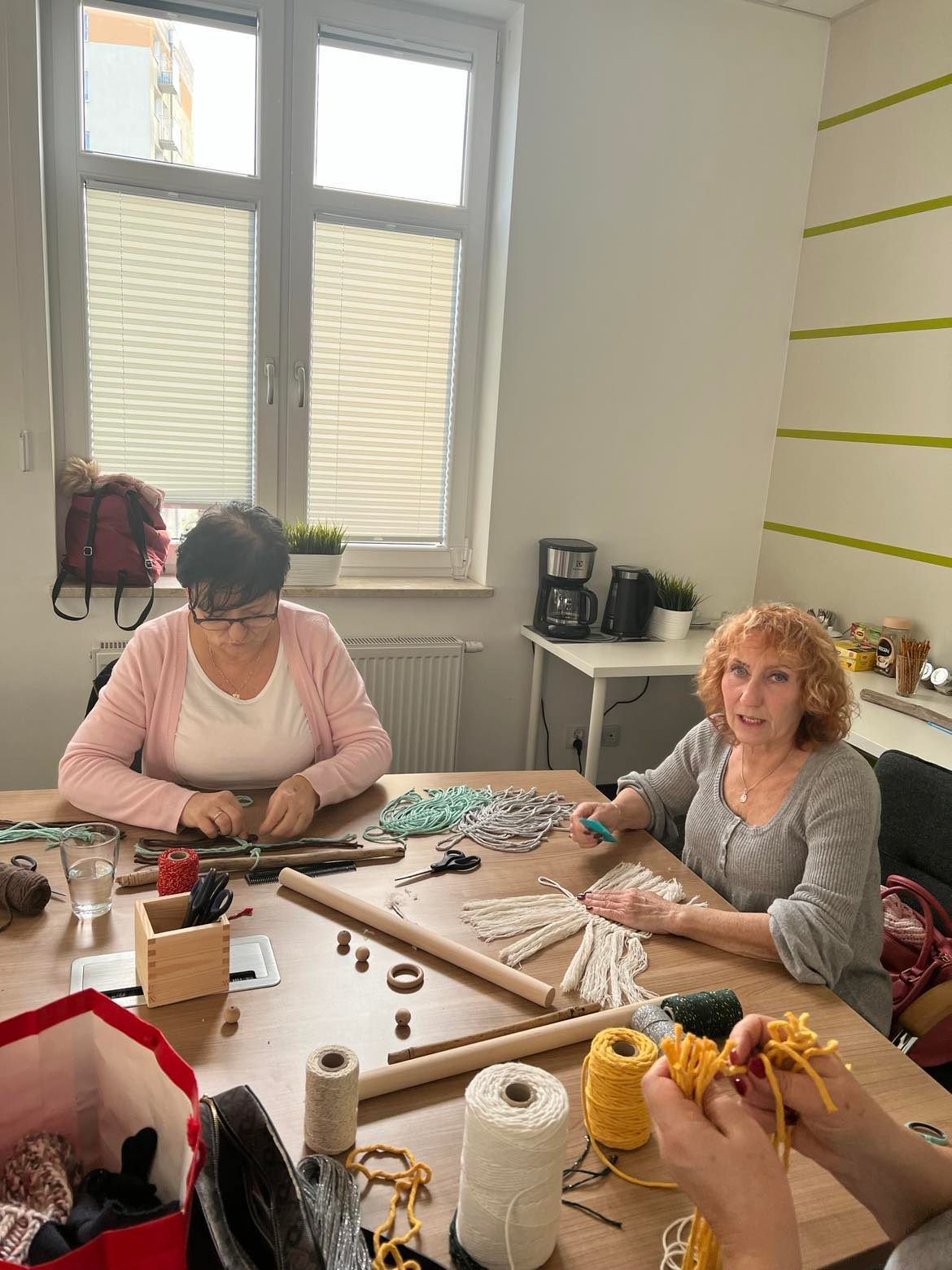 Senioralne warsztaty z makramy