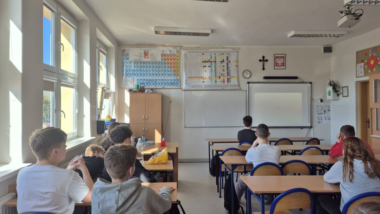 Returning to Schools in Reda for the 'Echo of Relationships' Project