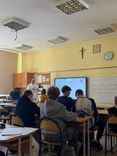Sztuczna inteligencja coraz szybciej staje się częścią codzienności młodych l...