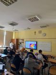 Sztuczna inteligencja coraz szybciej staje się częścią codzienności młodych l...